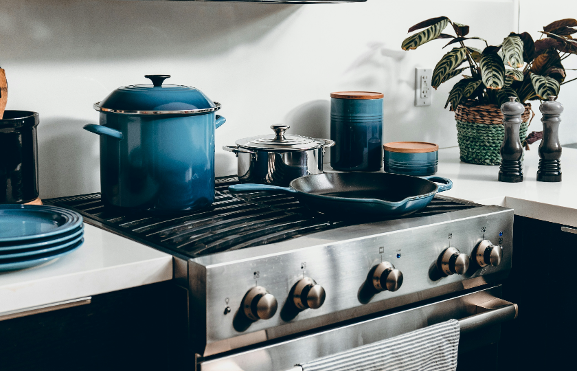 kitchen-blue-pots